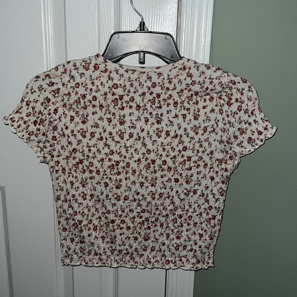 Hollister Floral Tee - Picture 2 of 4